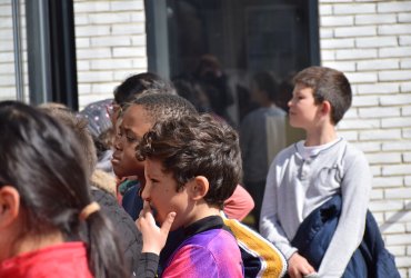 VISITE PAR LES ENFANTS DES ÉCOLES DE LA CASERNE DES POMPIERS